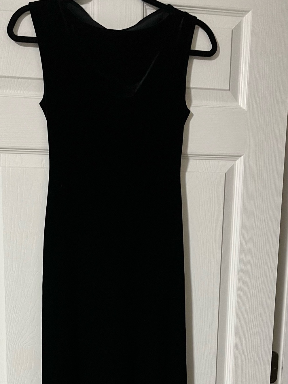Laundry By Shelli Segal Black Backless Velvet Sheath Dress size 6